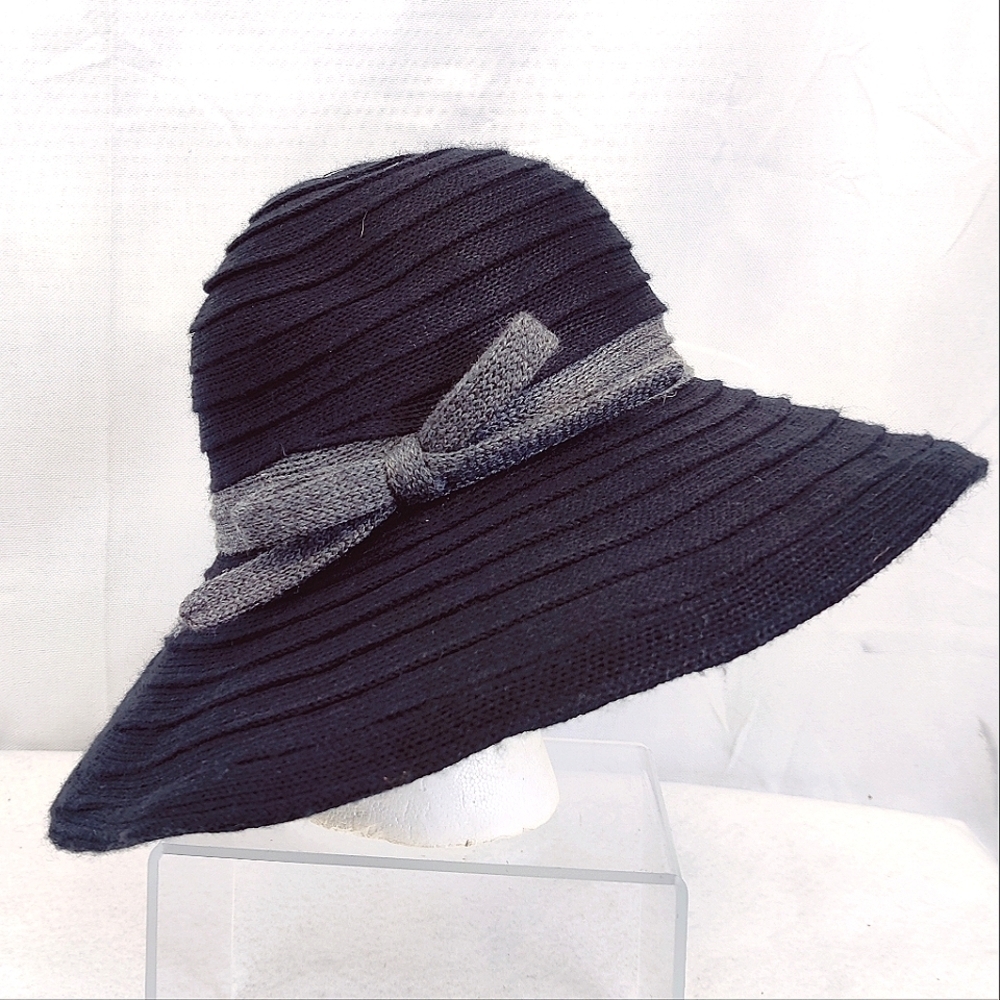 Jessica Simpson Wide Brim Knit Hat Black w/ Gray Band & Bow